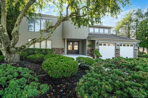 16 Jesse Way, Mount Sinai, NY 11766