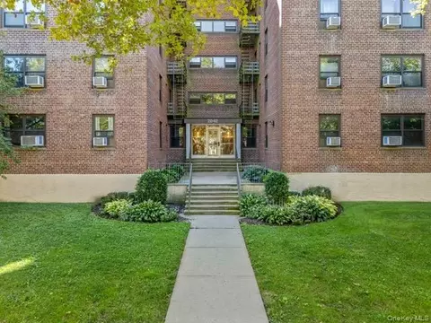 211-02 73rd Ave #1H, Oakland Gardens, NY 11364