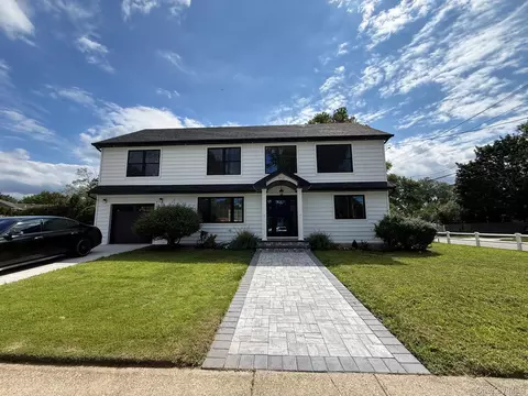 438 Von Elm Ave, East Meadow, NY 11554