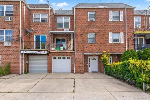 15103 82nd St, New York, NY 11414