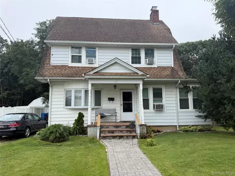 24 Washington Ave, Amityville, NY 11701