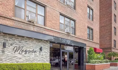 90-11 35th Ave #6R, New York, NY 11372