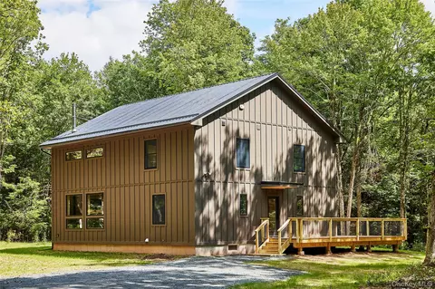 3 Brook Dr, Tusten, NY 12764