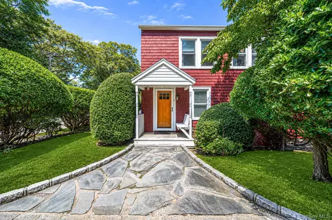 131 Quaker Path, Setauket, NY 11733