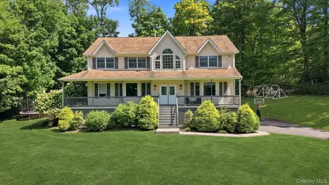 2 Belmar Ct, Ramapo, NY 10901