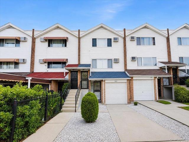 3605 Boller Ave, New York, NY 10466