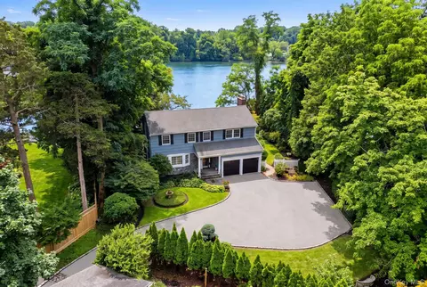 11 Prospect Rd, Centerport, NY 11721