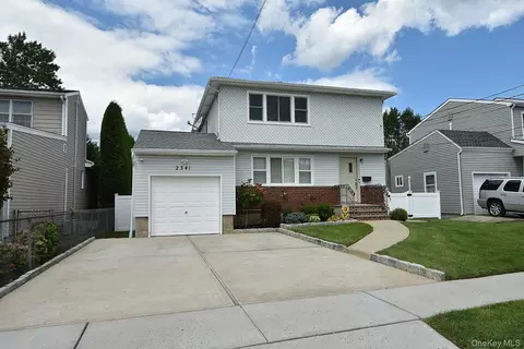 2341 Redmond Rd, North Bellmore, NY 11710