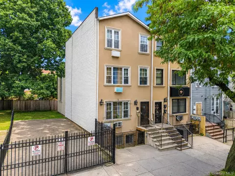 789 E 169th St, New York, NY 10456