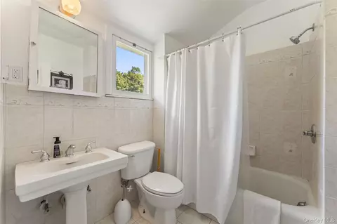 Bath - 5 Trinity Pl, Cornwall, NY 12518 photo 2 of 6