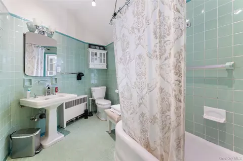 Bath - 5 Trinity Pl, Cornwall, NY 12518 photo 5 of 6