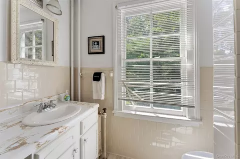 Bath - 5 Trinity Pl, Cornwall, NY 12518 photo 6 of 6