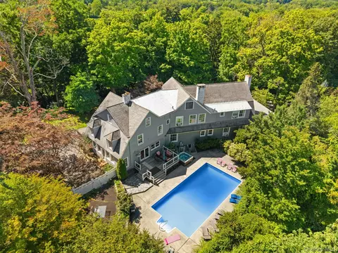 Exterior - 5 Trinity Pl, Cornwall, NY 12518 photo 4 of 9