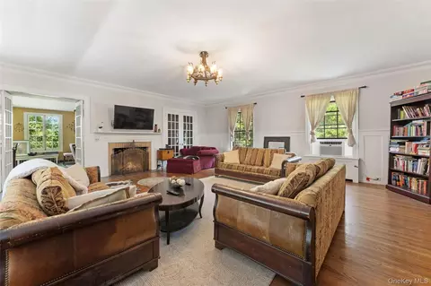 Living - 5 Trinity Pl, Cornwall, NY 12518 photo 1 of 5