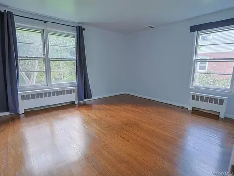 Bedroom - 21 Pleasant View Rd, Poughkeepsie, NY 12603 photo 2 of 3