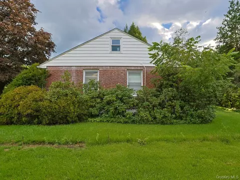 Exterior - 21 Pleasant View Rd, Poughkeepsie, NY 12603 photo 9 of 14