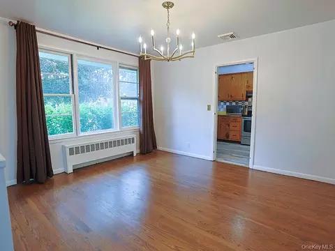 Living - 21 Pleasant View Rd, Poughkeepsie, NY 12603 photo 3 of 8