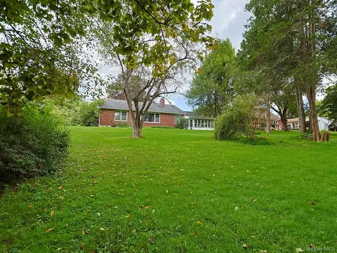 Exterior - 21 Pleasant View Rd, Poughkeepsie, NY 12603 photo 11 of 14