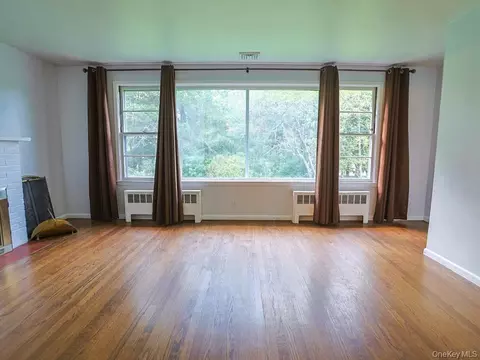 Living - 21 Pleasant View Rd, Poughkeepsie, NY 12603 photo 6 of 8