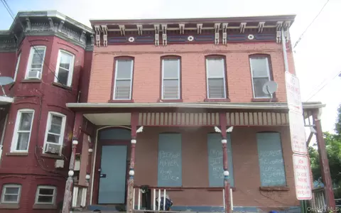84 Benkard Ave, Newburgh, NY 12550