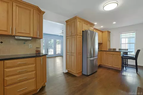 Entry Way - 75 Franklin Ave, Mount Pleasant, NY 10595 photo 3 of 3