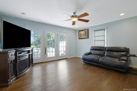 Living - 75 Franklin Ave, Mount Pleasant, NY 10595 photo 1 of 3