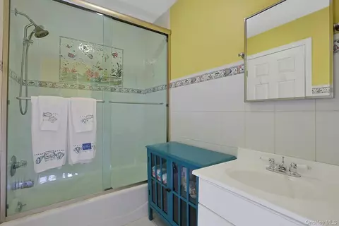 Bath - 75 Franklin Ave, Mount Pleasant, NY 10595 photo 3 of 3