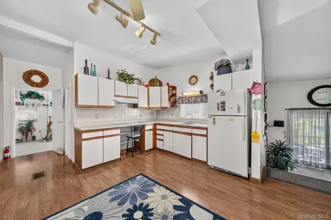 Kitchen - 295 Baxtertown Rd, Fishkill, NY 12524 photo 5 of 7