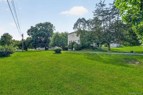 Exterior - 295 Baxtertown Rd, Fishkill, NY 12524 photo 2 of 12