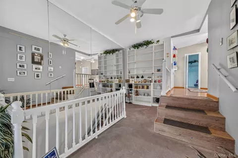 Entry Way - 295 Baxtertown Rd, Fishkill, NY 12524 photo 3 of 5
