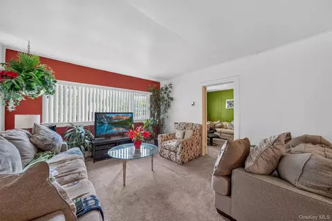 Living - 295 Baxtertown Rd, Fishkill, NY 12524 photo 1 of 2