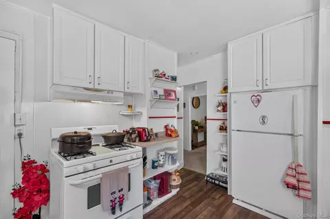Kitchen - 295 Baxtertown Rd, Fishkill, NY 12524 photo 2 of 7