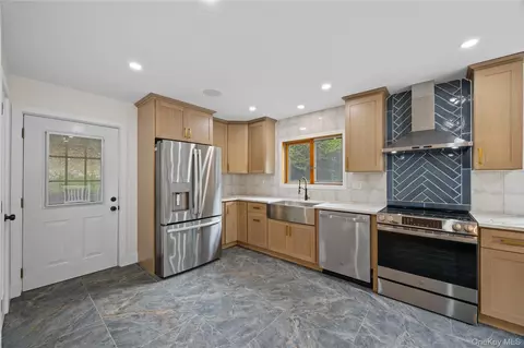 Kitchen - 24 Babbling Brook Ln, Philipstown, NY 10516 photo 1 of 3