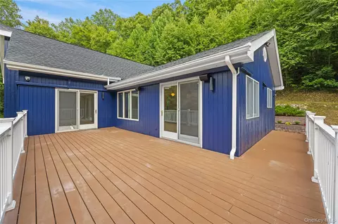 Exterior - 24 Babbling Brook Ln, Philipstown, NY 10516 photo 2 of 9