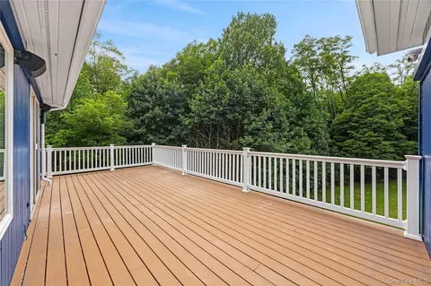 Exterior - 24 Babbling Brook Ln, Philipstown, NY 10516 photo 3 of 9