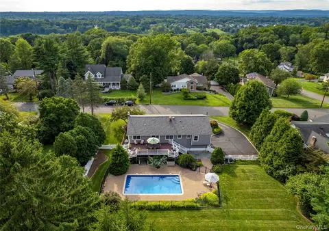 619 Russet Rd, Clarkstown, NY 10989
