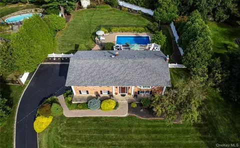 619 Russet Rd, Clarkstown, NY 10989
