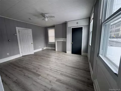 34 Hoffman St, Poughkeepsie, NY 12601 photo 4