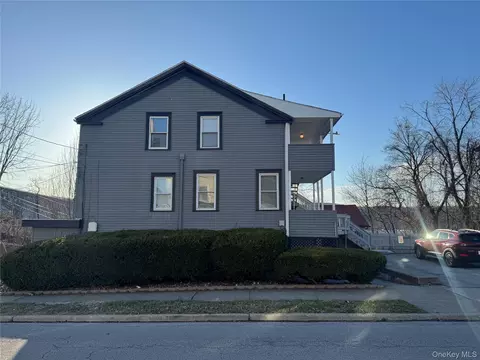 34 Hoffman St, Poughkeepsie, NY 12601 photo 2