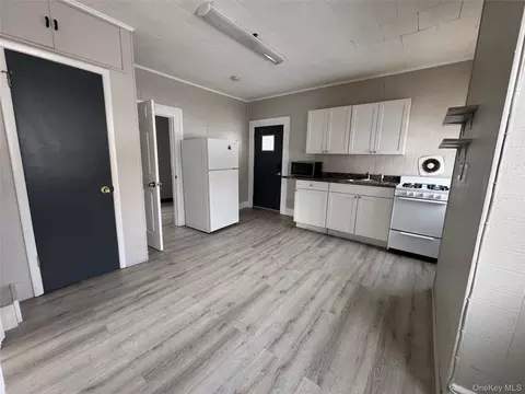 34 Hoffman St, Poughkeepsie, NY 12601 photo 3