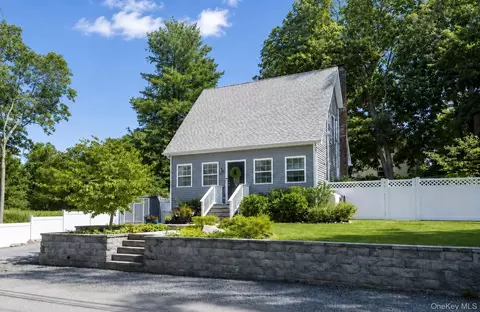 15 Canary Rd, Rocky Point, NY 11778