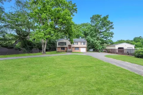 87 Holbrook Rd, Centereach, NY 11720