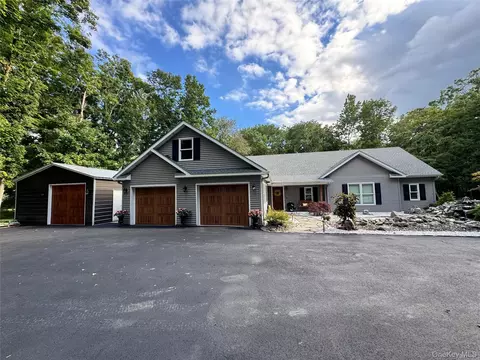 1440 E Noxon Rd, La Grange, NY 12540