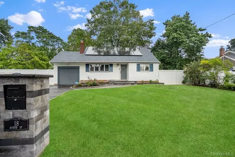 18 Huron St, Port Jefferson Station, NY 11776