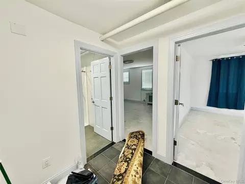 Entry Way - 1616 Pilgrim Ave, New York, NY 10461 photo 1 of 2