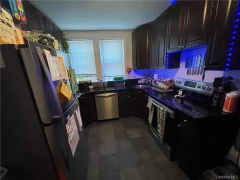 Kitchen - 1616 Pilgrim Ave, New York, NY 10461 photo 4 of 5