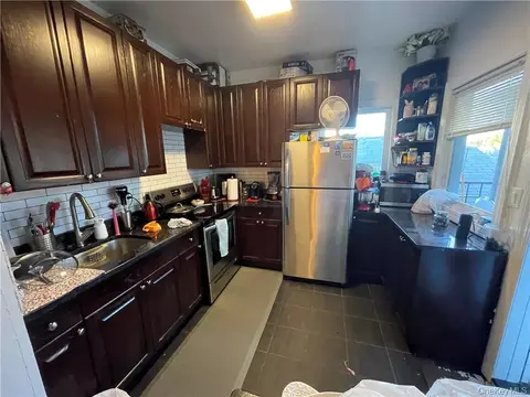 Kitchen - 1616 Pilgrim Ave, New York, NY 10461 photo 3 of 5