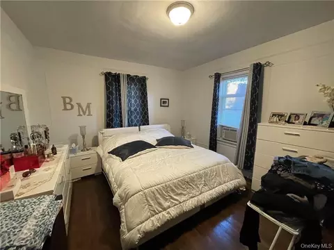 Bedroom - 1616 Pilgrim Ave, New York, NY 10461 photo 5 of 5