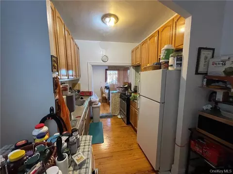 Entry Way - 1616 Pilgrim Ave, New York, NY 10461 photo 2 of 2