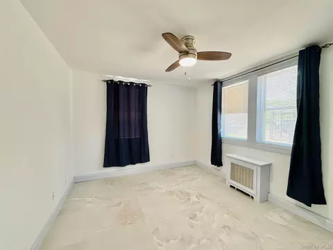 Bedroom - 1616 Pilgrim Ave, New York, NY 10461 photo 2 of 5